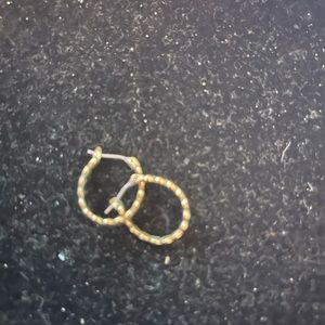 5 pairs of gold earrings assorted